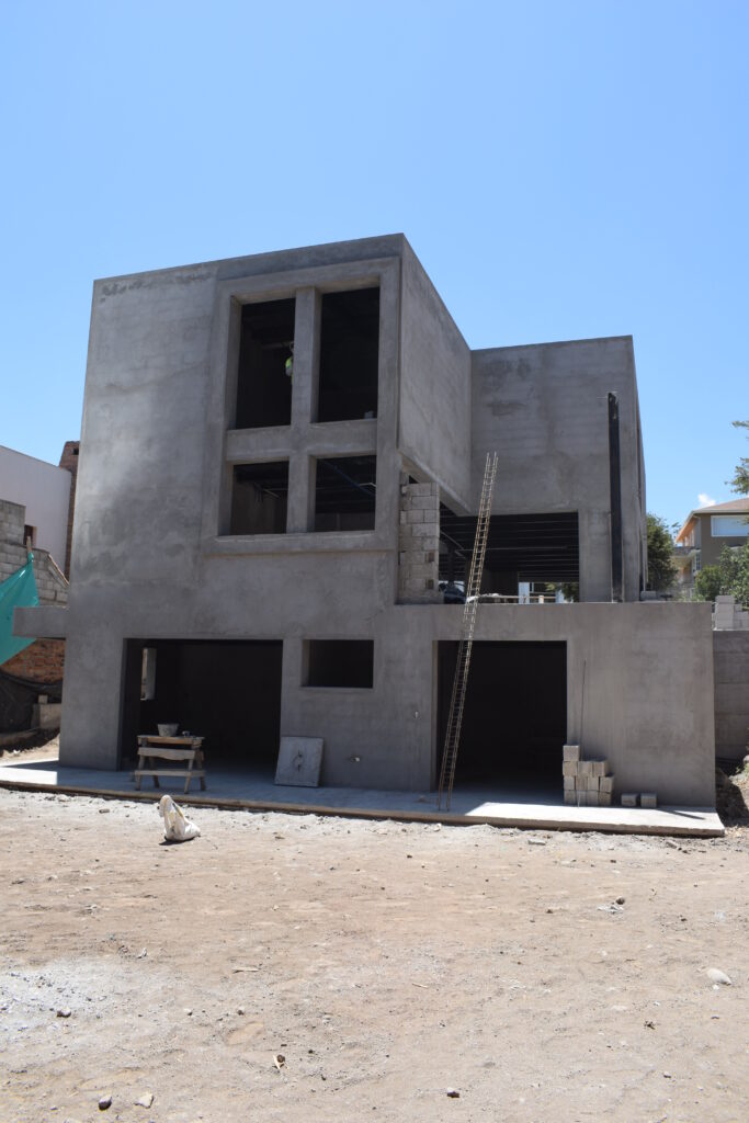 Frontal en Obra Gris - Residencia Fiallos